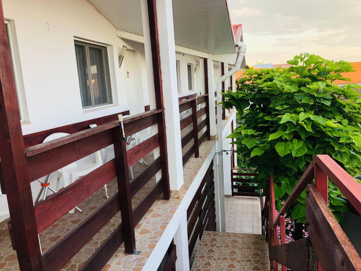 Отель Casa Andrei Костинешти Экстерьер фото